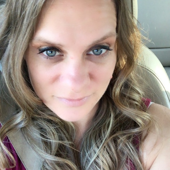 Meet your Posher, Jessica - Picture 1 of 1